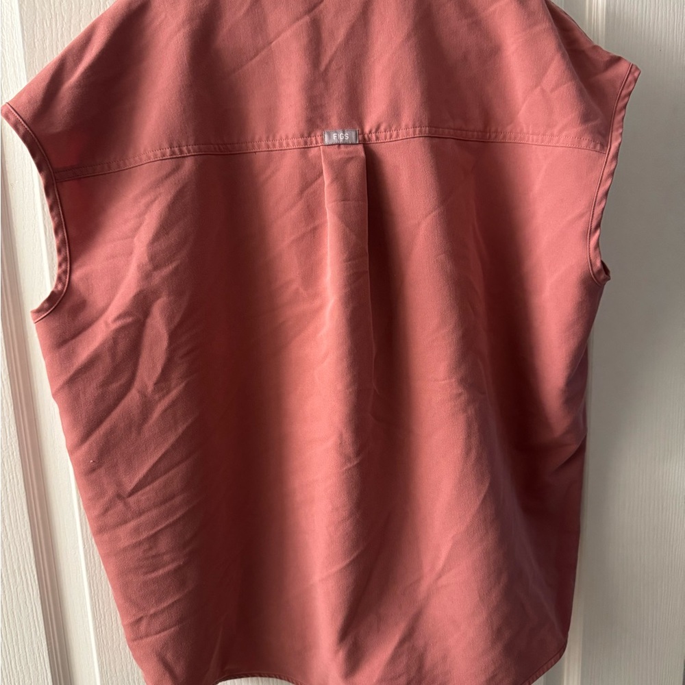 Figs Scrub Set
High Waist Jogger pants and Rafaella Shirt in size M Color Mauve - Picture 2 of 4